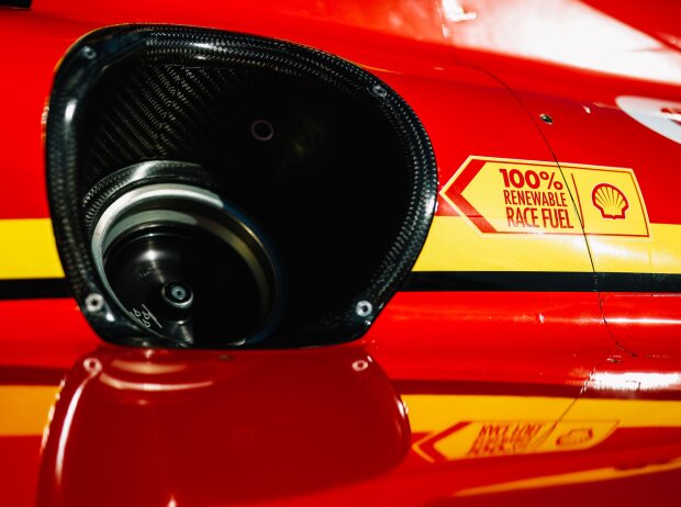 Titel-Bild zur News: IndyCar-Tankstutzen mit Logo: 100% nachhaltiger Rennsprit von Shell