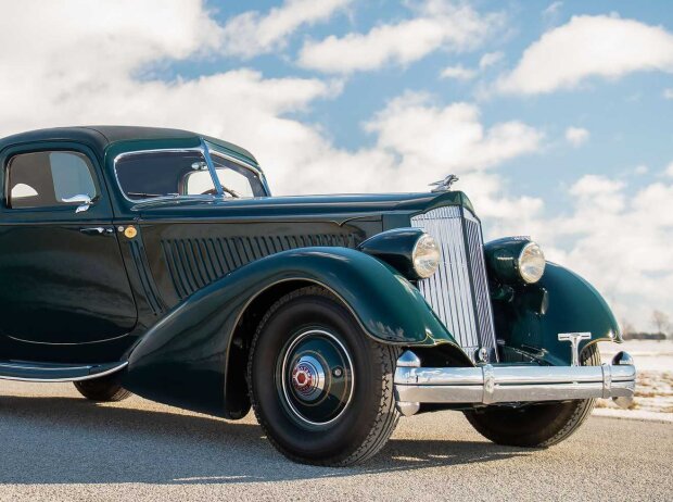 Packard Twelve Sport Coupe by LeBaron (1934) Packard Twelve Sport Coupe by LeBaron (1934)