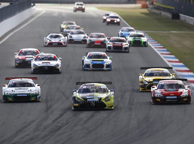 Das GTC Race wartet mit mehreren Klassen auf, die GT3 vornweg Das GTC Race wartet mit mehreren Klassen auf, die GT3 vornweg
