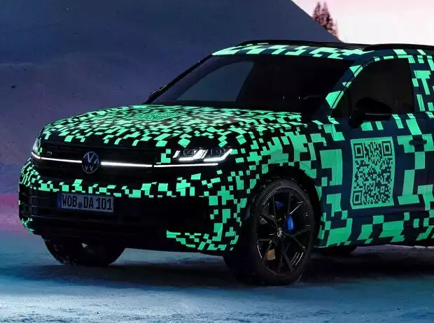 VW Touareg (2023) zeigt sich mit Facelift auf Teaserbildern Titel-Bild zur News: VW Touareg (2023) zeigt sich mit Facelift auf Teaserbildern