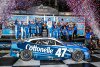 Bild zum Inhalt: Daytona 500: Ricky Stenhouse gewinnt chaotischen NASCAR-Auftakt 2023