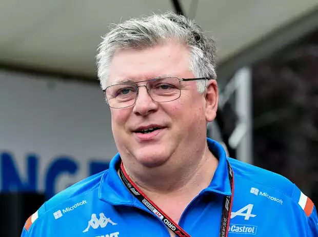 Titel-Bild zur News: Otmar Szafnauer, Fernando Alonso, Esteban Ocon
