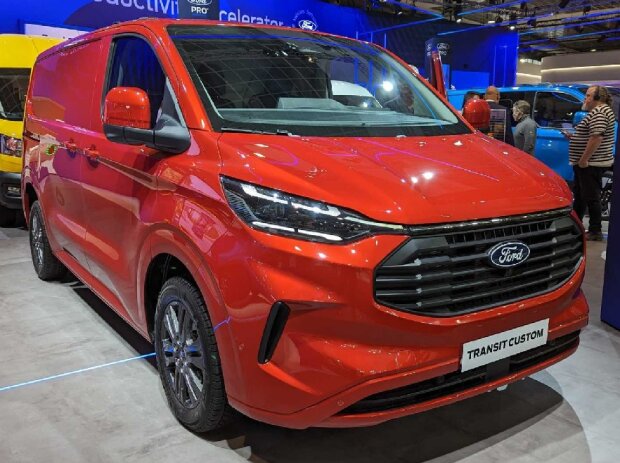 Basis für den Nachfolger des VW T6.1: Ford Pro Transit Custom auf dem Autosalon Brüssel 2023 Basis für den Nachfolger des VW T6.1: Ford Pro Transit Custom auf dem Autosalon Brüssel 2023