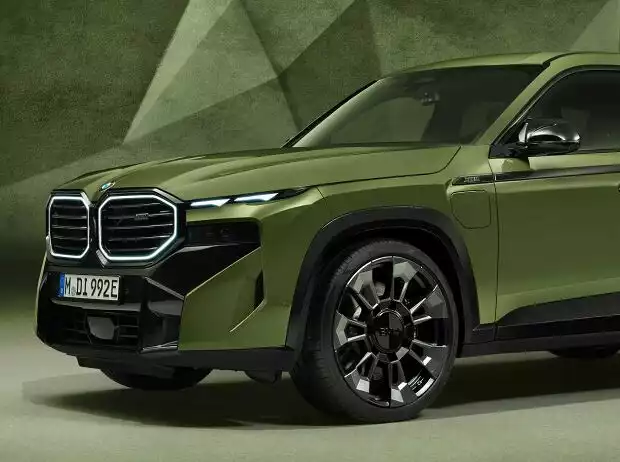 BMW XM in Sonderlackierung Titel-Bild zur News: BMW XM in Sonderlackierung