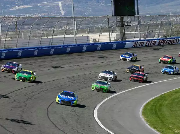 NASCAR-Action auf dem Auto Club Speedway in Fontana 2022 Titel-Bild zur News: NASCAR-Action auf dem Auto Club Speedway in Fontana 2022