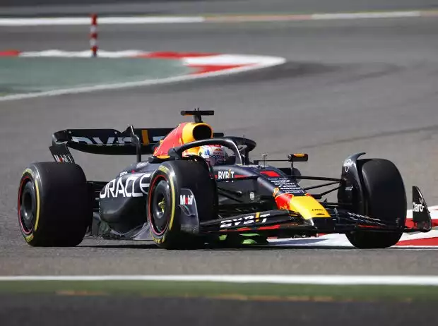 Max Verstappen (Red Bull RB19) beim Formel-1-Test in Bahrain 2022 Titel-Bild zur News: Max Verstappen (Red Bull RB19) beim Formel-1-Test in Bahrain 2022