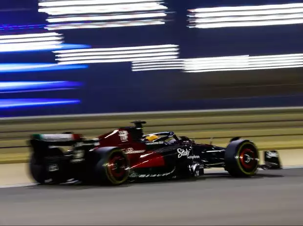 Titel-Bild zur News: Valtteri Bottas (Alfa Romeo C43) bei den Formel-1-Testfahrten in Bahrain 2023