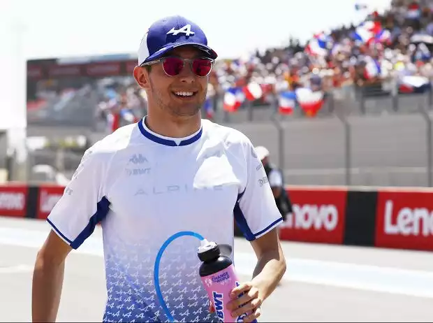 Esteban Ocon (Alpine) beim Formel-1-Rennen in Frankreich 2022 Titel-Bild zur News: Esteban Ocon (Alpine) beim Formel-1-Rennen in Frankreich 2022
