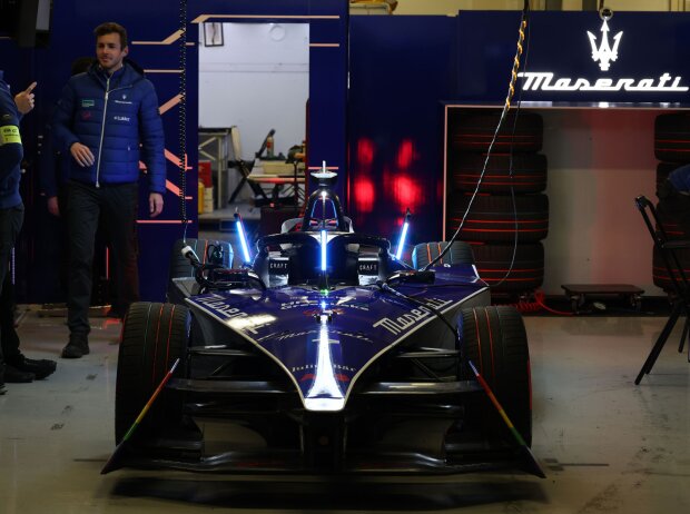 Gen3-Auto der Formel E von Maximilian Günther in der Maserati-Box Gen3-Auto der Formel E von Maximilian Günther in der Maserati-Box