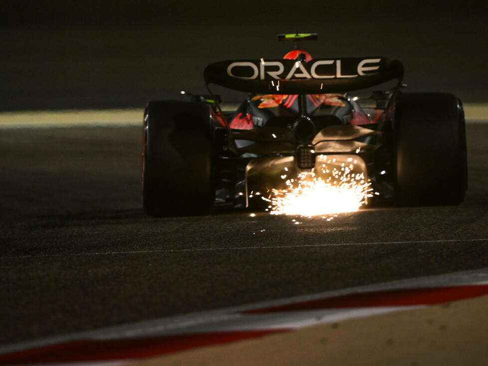 Sergio Perez (Red Bull RB19)