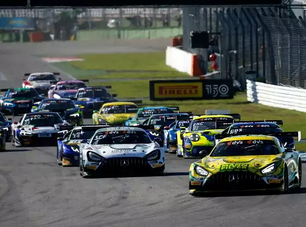 Start zum Rennen des ADAC GT Masters Titel-Bild zur News: Start zum Rennen des ADAC GT Masters