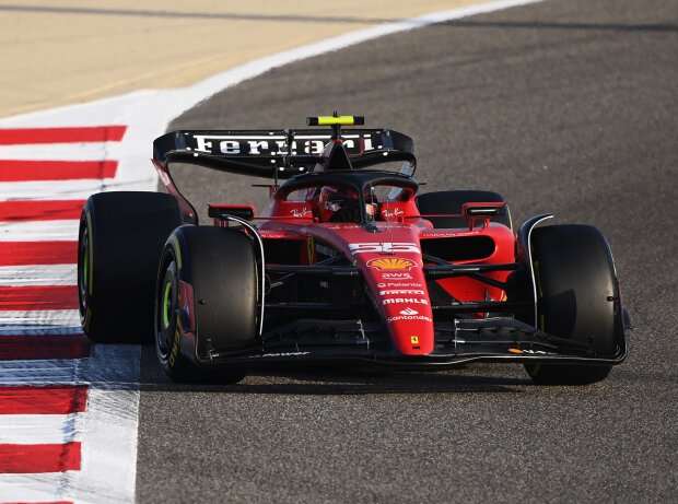 Titel-Bild zur News: Carlos Sainz (Ferrari SF-23) bei den Formel-1-Testfahrten in Bahrain 2023