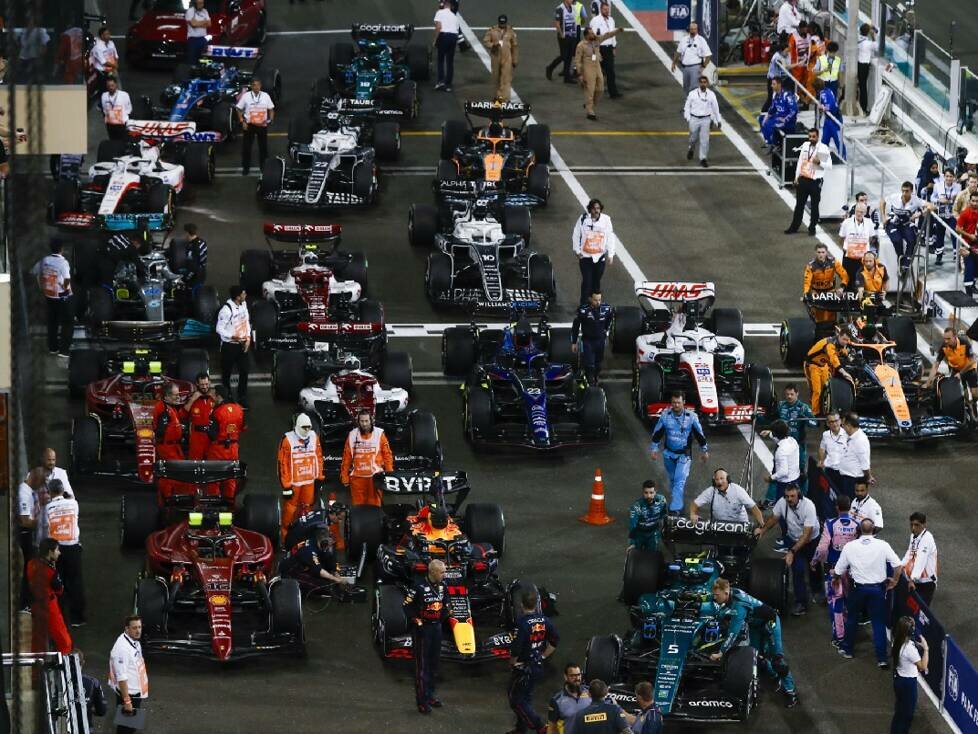 Formel-1-Auto im Parc Ferme