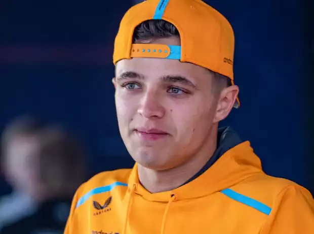 Lando Norris (McLaren) vor dem Formel-1-Rennen in Bahrain 2023 Titel-Bild zur News: Lando Norris (McLaren) vor dem Formel-1-Rennen in Bahrain 2023
