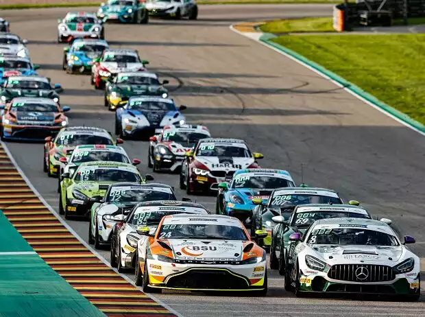 Die ADAC GT4 Germany wartet mit dem größten Starterfeld ihrer Geschichte auf Titel-Bild zur News: Die ADAC GT4 Germany wartet mit dem größten Starterfeld ihrer Geschichte auf