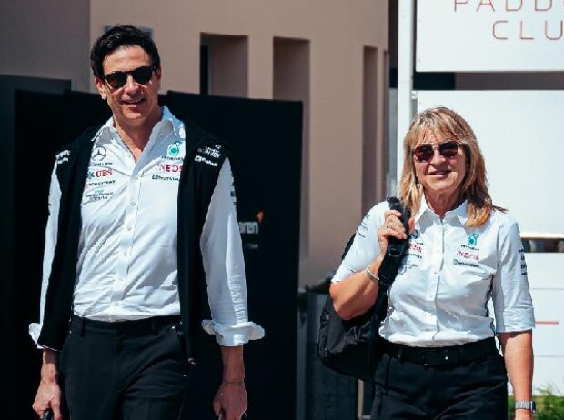 Titel-Bild zur News: Mercedes-Teamchef Toto Wolff mit Jayne Poole