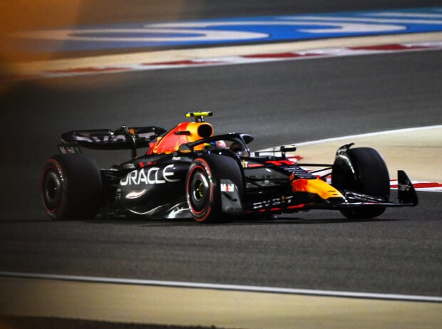 Titel-Bild zur News: Sergio Perez (Red Bull) beim Training zum Formel-1-Rennen in Bahrain 2023