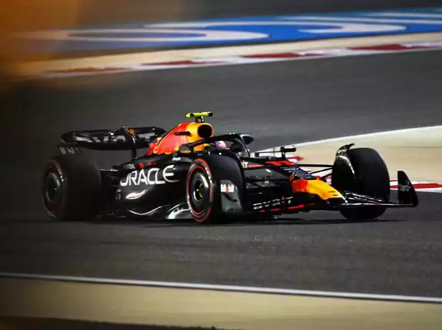 Sergio Perez (Red Bull) beim Training zum Formel-1-Rennen in Bahrain 2023 Titel-Bild zur News: Sergio Perez (Red Bull) beim Training zum Formel-1-Rennen in Bahrain 2023