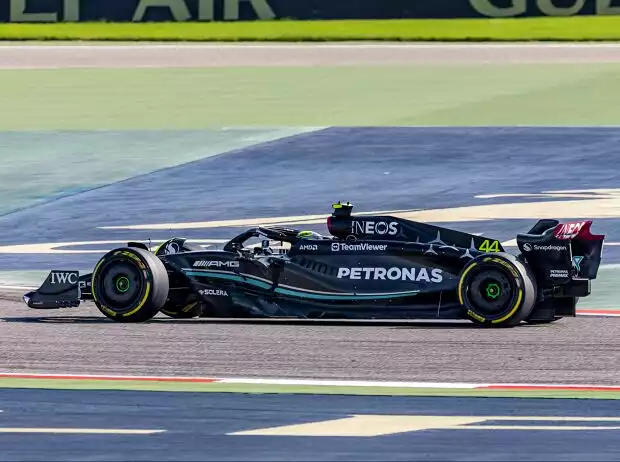 Lewis Hamilton (Mercedes W14) beim Training zum Formel-1-Rennen in Bahrain 2023 Titel-Bild zur News: Lewis Hamilton (Mercedes W14) beim Training zum Formel-1-Rennen in Bahrain 2023