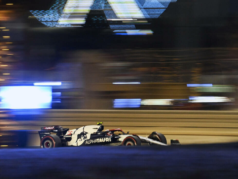Yuki Tsunoda (AlphaTauri AT04) im Freien Training zum Formel-1-Rennen in Bahrain 2023