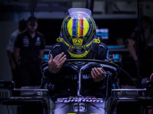 Titel-Bild zur News: Lewis Hamilton (Mercedes) beim Training zum Formel-1-Rennen in Bahrain 2023