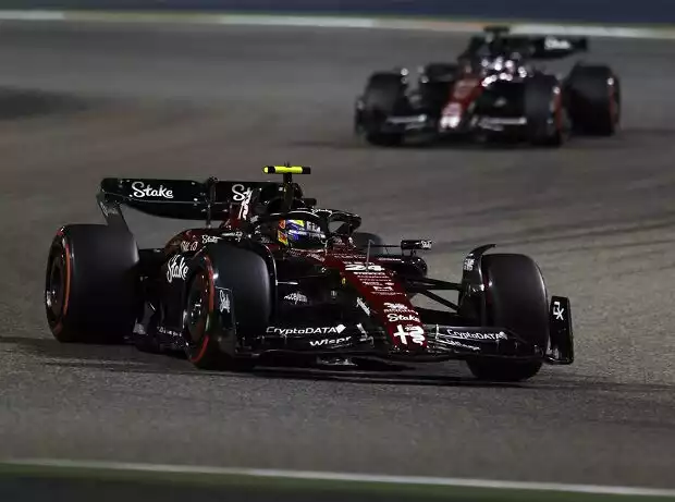 Guanyu Zhou, Valtteri Bottas Titel-Bild zur News: Guanyu Zhou, Valtteri Bottas