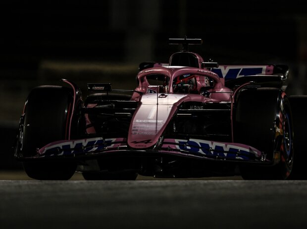 Esteban Ocon im Alpine A523 beim Grand Prix von Bahrain 2023 Esteban Ocon im Alpine A523 beim Grand Prix von Bahrain 2023