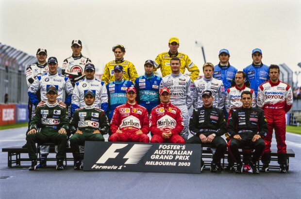 Jacques Villeneuve Jenson Button Giancarlo Fisichella Ralph Firman Jarno Trulli Fernando Alonso Ralf Schumacher Juan Pablo Montoya Nick Heidfeld Heinz-Harald Frentzen David Coulthard Kimi Räikkönen Cristiano da Matta Olivier Panis Mark Webber Michael Schumacher Rubens Barrichello Jos Verstappen Justin Wilson Red Bull Red Bull F1 ~Jacques Villeneuve, Jenson Button, Giancarlo Fisichella, Ralph Firman, Jarno Trulli, Fernando Alonso (Aston Martin), Ralf Schumacher, Juan Pablo Montoya, Nick Heidfeld, Heinz-Harald Frentzen, David Coulthard, Kimi Räikkönen, Cristiano da Matta, Olivier Panis, Mark Webber, Michael Schumacher, Rubens Barrichello, Jos Verstappen und Justin Wilson ~ Jacques Villeneuve Jenson Button Giancarlo Fisichella Ralph Firman Jarno Trulli Fernando Alonso Ralf Schumacher Juan Pablo Montoya Nick Heidfeld Heinz-Harald Frentzen David Coulthard Kimi Räikkönen Cristiano da Matta Olivier Panis Mark Webber Michael Schumacher Rubens Barrichello Jos Verstappen Justin Wilson Red Bull Red Bull F1 ~Jacques Villeneuve, Jenson Button, Giancarlo Fisichella, Ralph Firman, Jarno Trulli, Fernando Alonso (Aston Martin), Ralf Schumacher, Juan Pablo Montoya, Nick Heidfeld, Heinz-Harald Frentzen, David Coulthard, Kimi Räikkönen, Cristiano da Matta, Olivier Panis, Mark Webber, Michael Schumacher, Rubens Barrichello, Jos Verstappen und Justin Wilson ~
