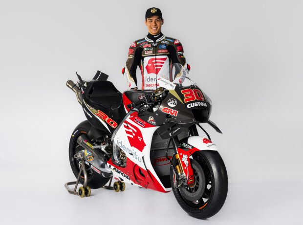 Takaaki Nakagami Takaaki Nakagami