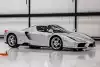 Bild zum Inhalt: Dieser Ferrari Enzo ist ein Neuwagen und steht zum Verkauf