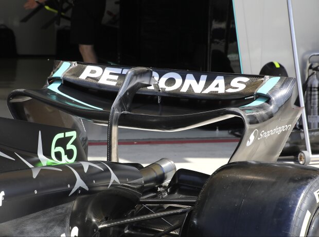 Titel-Bild zur News: Der Mercedes W14 fuhr das Rennen in Bahrain mit einem neuen Heckflügel