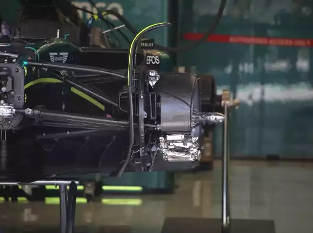 Titel-Bild zur News: Bremse Aston Martin AMR23: Bremssattel auf 6 Uhr, die untere Hälfte der Abdeckung fehlt