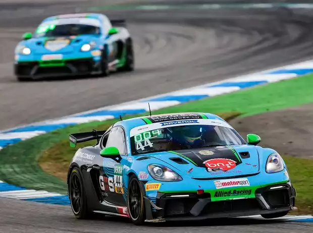 Allied-Racing steht auch 2023 mit zwei Porsche 718 Cayman GT4 CS in der ADAC GT4 Germany am Start Titel-Bild zur News: Allied-Racing steht auch 2023 mit zwei Porsche 718 Cayman GT4 CS in der ADAC GT4 Germany am Start