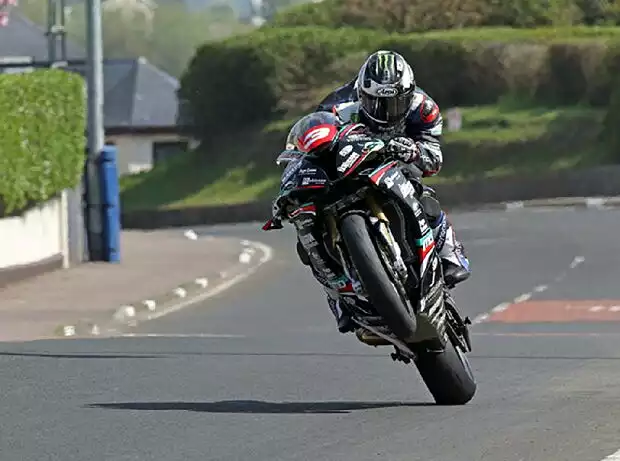 North West 200, 2016, Michael Dunlop, BMW Titel-Bild zur News: North West 200, 2016, Michael Dunlop, BMW