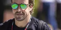 Fernando Alonso mit Sonnenbrille beim Saudi-Arabien-Grand-Prix 2023 in Dschidda