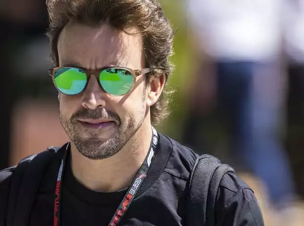 Titel-Bild zur News: Fernando Alonso mit Sonnenbrille beim Saudi-Arabien-Grand-Prix 2023 in Dschidda