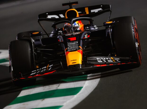 Max Verstappen im Red Bull RB19 im Formel-1-Freitagstraining in Dschidda 2023 Max Verstappen im Red Bull RB19 im Formel-1-Freitagstraining in Dschidda 2023