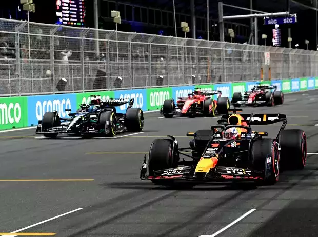 Max Verstappen, George Russell, Charles Leclerc, Oscar Piastri Titel-Bild zur News: Max Verstappen, George Russell, Charles Leclerc, Oscar Piastri