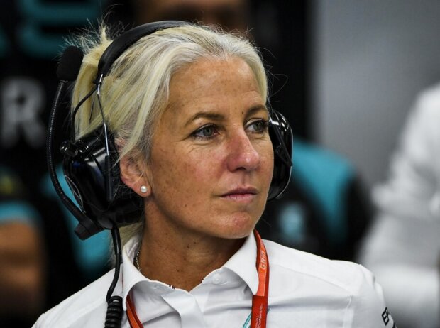 Angela Cullen, die Physiotherapeutin von Formel-1-Fahrer Lewis Hamilton in der Mercedes-Box Angela Cullen, die Physiotherapeutin von Formel-1-Fahrer Lewis Hamilton in der Mercedes-Box