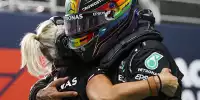Physiotherapeutin Angela Cullen umarmt Lewis Hamilton