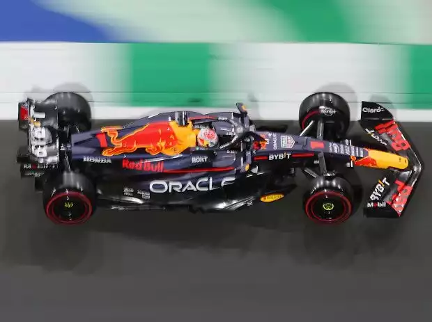 Max Verstappen im Red Bull RB19 beim Qualifying der Formel 1 2023 in Dschidda Titel-Bild zur News: Max Verstappen im Red Bull RB19 beim Qualifying der Formel 1 2023 in Dschidda