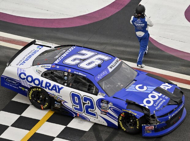 Josh Williams parkt sein NASCAR-Xfinity-Auto in Atlanta auf der Rennstrecke Josh Williams parkt sein NASCAR-Xfinity-Auto in Atlanta auf der Rennstrecke