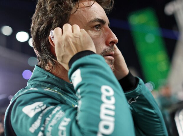 Titel-Bild zur News: Fernando Alonso (Aston Martin) vor dem Formel-1-Rennen in Saudi-Arabien 2023
