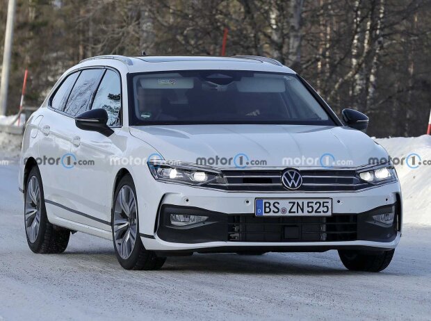 VW Passat Variant (2024) Erlkönigbilder März 2023 VW Passat Variant (2024) Erlkönigbilder März 2023