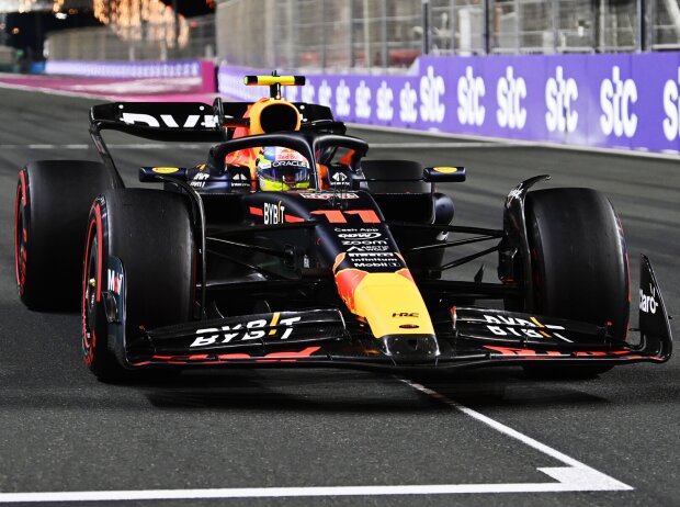 Sergio Perez (Red Bull RB19) beim Formel-1-Rennen in Saudi-Arabien 2023