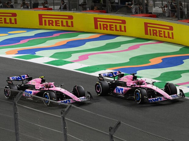 Esteban Ocon und Pierre Gasly (Alpine A523) beim Formel-1-Rennen in Dschidda 2023 Esteban Ocon und Pierre Gasly (Alpine A523) beim Formel-1-Rennen in Dschidda 2023