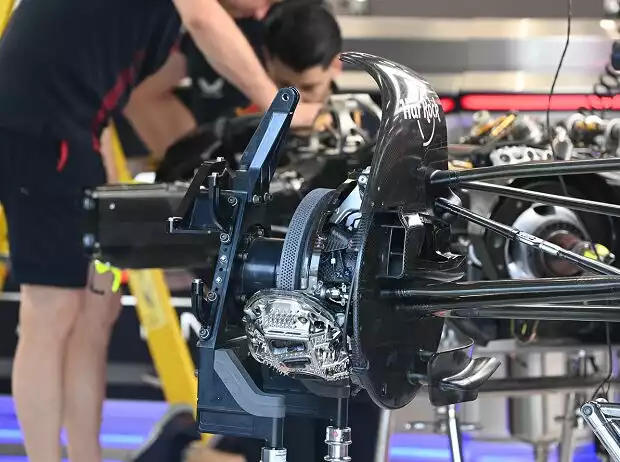 Titel-Bild zur News: Die Bremsanalage am Red Bull RB19