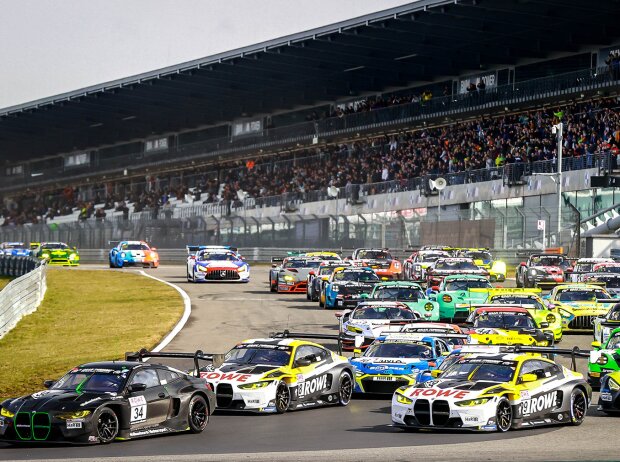 Start der NLS 2023 auf der Nürburgring-Nordschleife Start der NLS 2023 auf der Nürburgring-Nordschleife