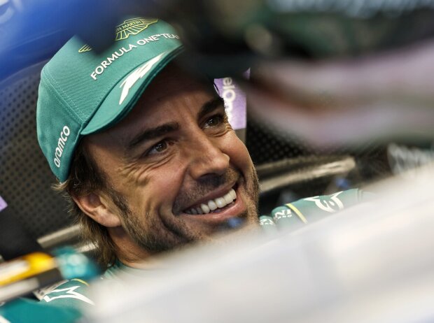Fernando Alonso beim Probesitzen im Aston Martin AMR23 vor dem Formel-1-Rennen in Melbourne 2023
