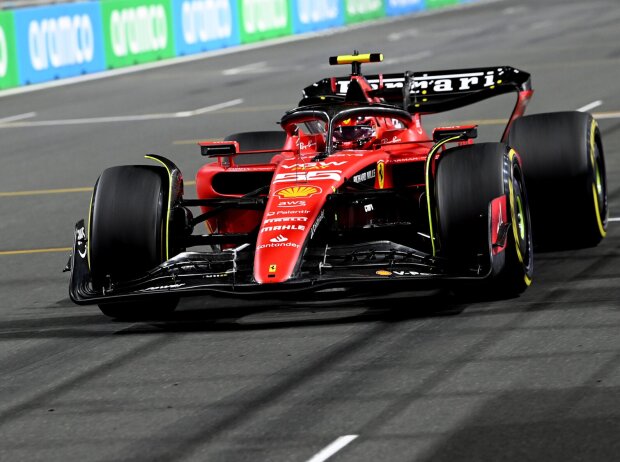 Carlos Sainz im Ferrari SF-23 beim Grand Prix von Saudi-Arabien 2023